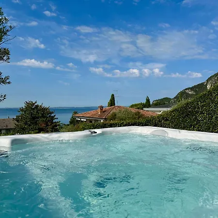 Venezia View Jacuzzi * غارْدا